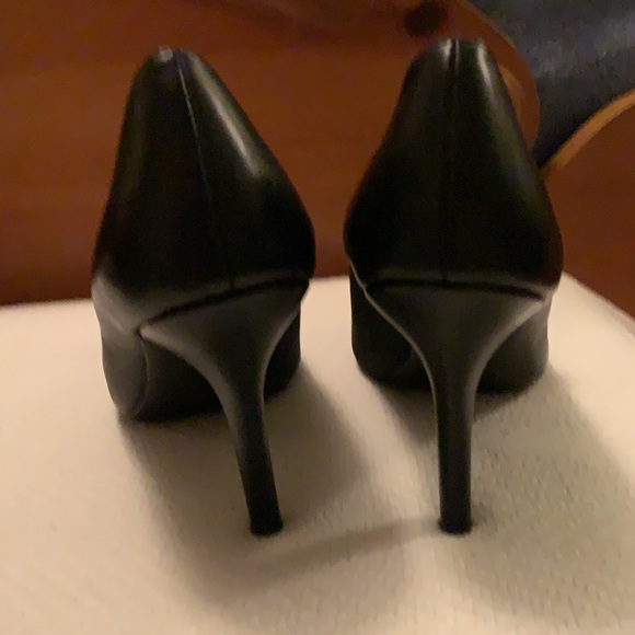 The Limited Black Shoes, Size 7.5 Medium - Picture 8 of 8